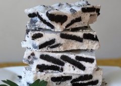 13 Delicious 2-Ingredient Dessert Recipes | Oreo Cookie Bark