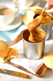 All you need to do is place cans of condensed milk in a slow cooker! #caramel #crockpot