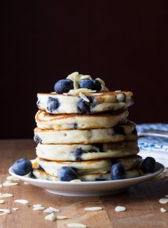 Extra Fluffy Blueberry Almond Pancakes- greek yogurt makes these pancakes so thick and fluffy! sweetpeasandsaffron.com