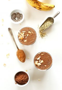 HEALTHY Recovery Drink with Chocolate, Coconut Water, Chia seeds, and tons of healthy fats and protein! #vegan #glutenfree