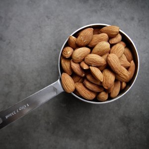 Homemade Vanilla Almond Milk // shutterbean