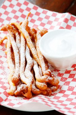 OMG these are Funnel Cake FRIES with Marshmallow Fluff Dip!! So fun!! Super easy method, what a great idea!