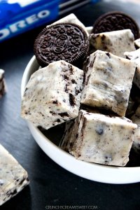 Cookies and Cream Oreo Fudge - a three-ingredient fudge that will have everyone asking for seconds! You need to make it for the holidays! Oreo Fudge Cookies and Cream Oreo Fudge