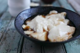 Sweet Tofu Pudding (Doufu Hua/豆腐花)