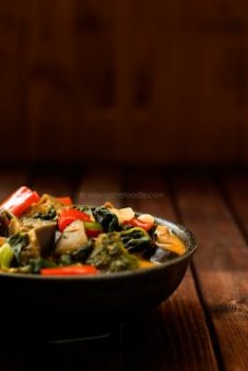 Thai Red Curry with Vegetables and Coconut Milk by Spicie Foodie | #curry #thai #vegetables #eggplant #coconutmilk #vegetarian