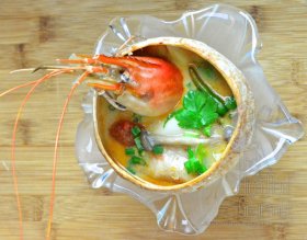 Thai Tom Yum Goong - Hot and Sour, Spicy Prawn Soup (1)