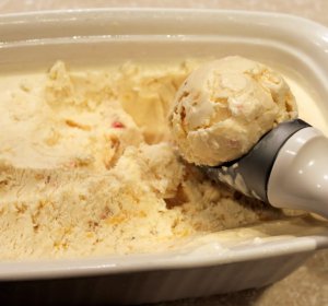 Easy vanilla Ice cream recipe with milk