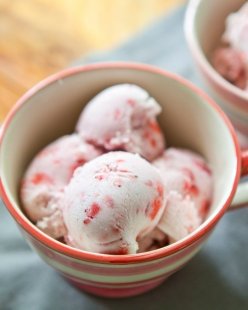 Vegan strawberry ice cream